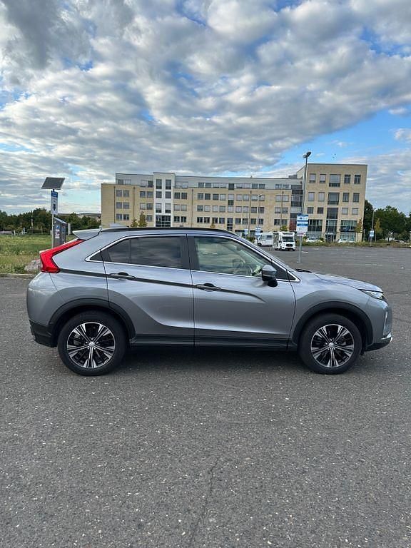 Grau Gebraucht 2020 Mitsubishi Eclipse Cross Diamant Edition SUV | 22.999 € (Teuer) - Bild 1/4