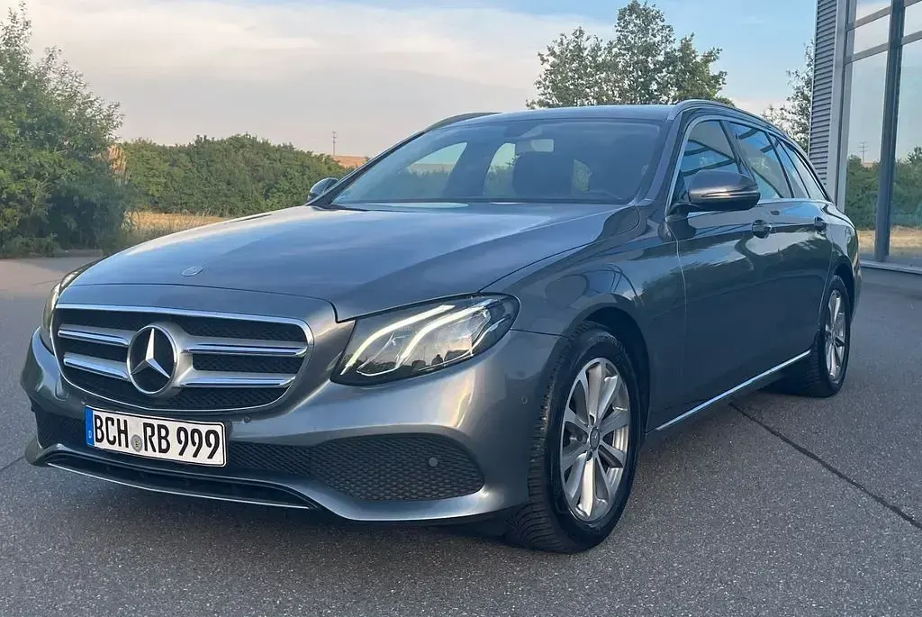 Gebraucht Mercedes E200 Avantgarde 150 PS (110 kW) 2017 Grau Limousine