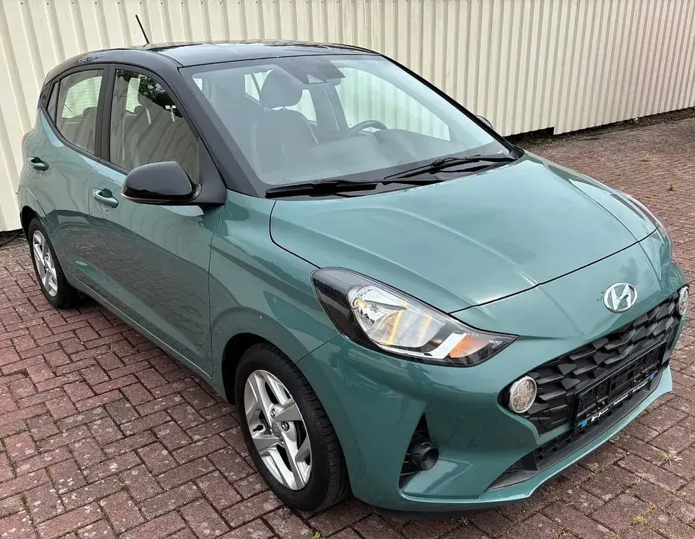 Gebraucht Hyundai i10 Trend 84 PS (61 kW) 2023 Grün Kleinwagen