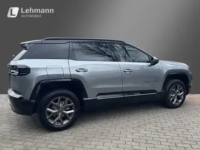 Neu Jeep Compass 145 PS (106 kW) 2026 Yoesemite grey  dach schwarz SUV
