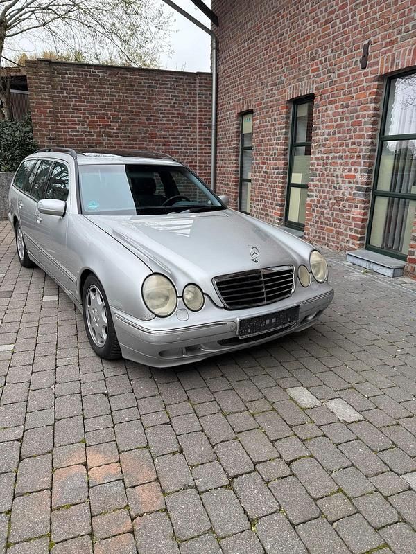Gebraucht Mercedes E270 Avantgarde 170 PS (125 kW) 2001 Silber Kombi