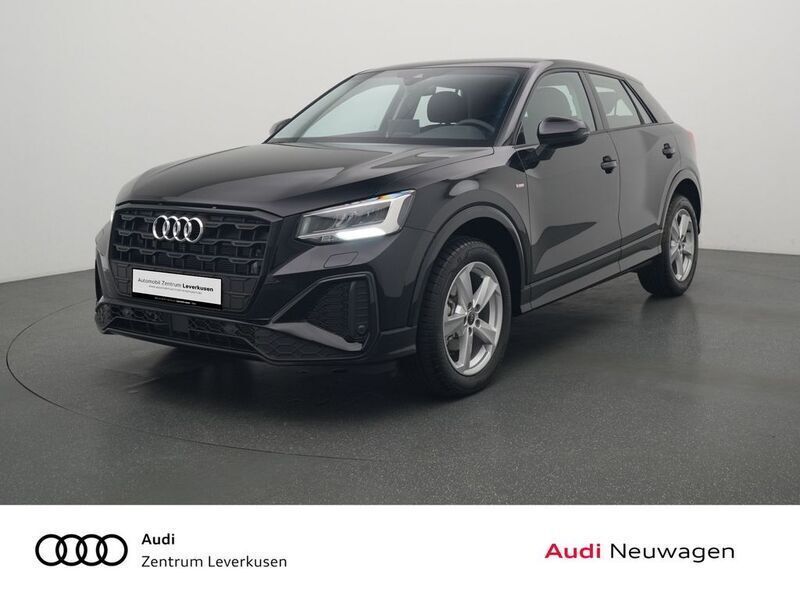 Pfeilgrau Neu 2024 Audi Q2 Comfort SUV | 33.980 € (Guter Preis) - Bild 1/4