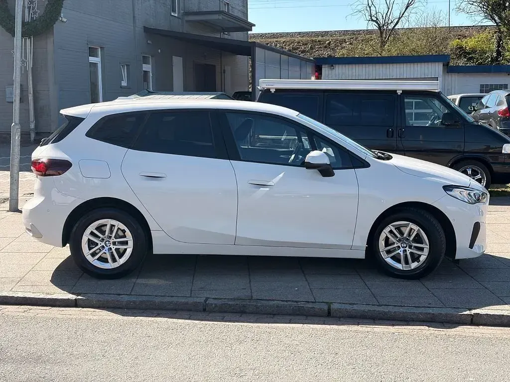Gebraucht BMW 218 Performance 150 PS (110 kW) 2022 Weiß Kombi