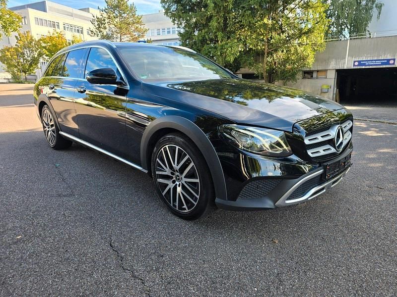 Schwarz Gebraucht 2019 Mercedes E220 Kombi | 18.900 € (Fairer Preis) - Bild 1/4