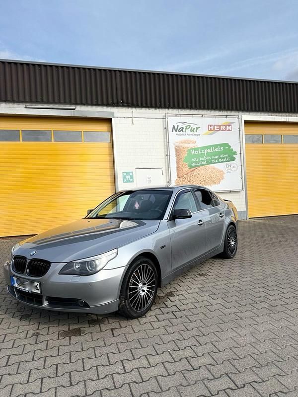 Gebraucht BMW 523 170 PS (125 kW) 2006 Grau Limousine