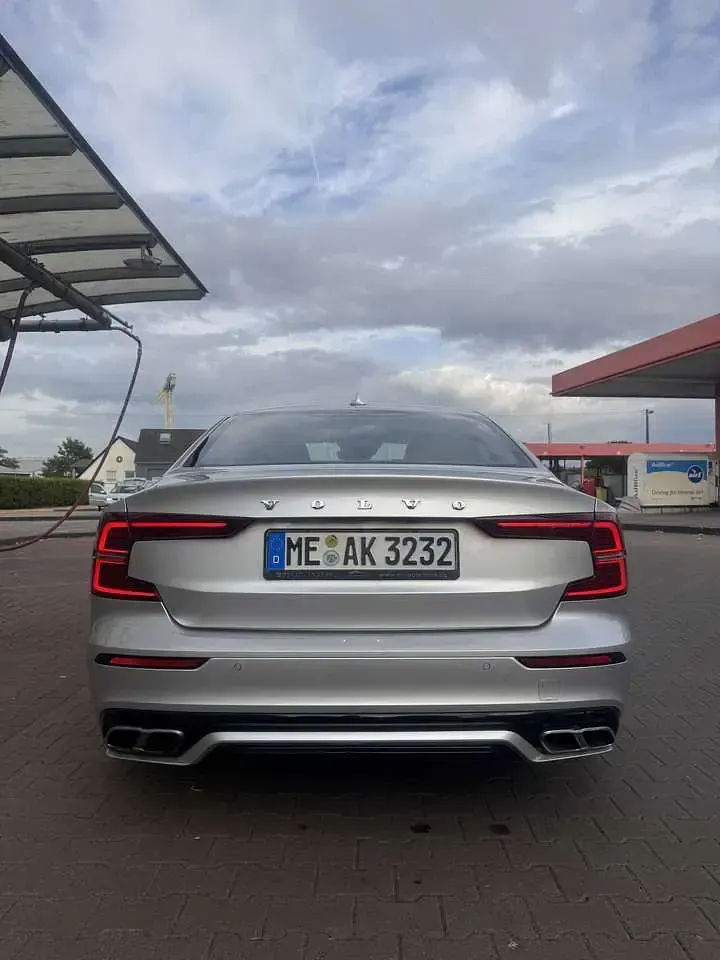 Gebraucht Volvo S60 R-Design 197 PS (144 kW) 2021 Limousine