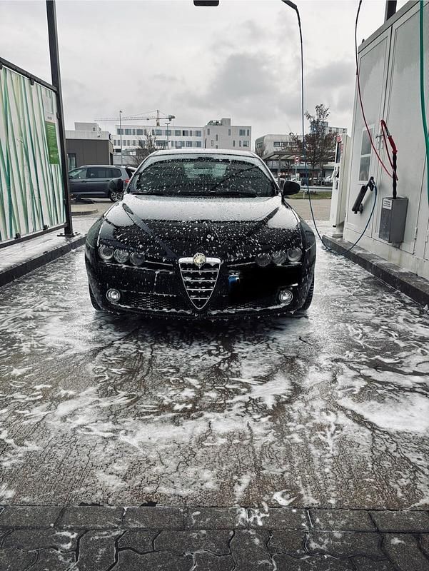 Schwarz Gebraucht 2010 Alfa Romeo 159 Kombi | 2.900 € (Teuer) - Bild 1/4