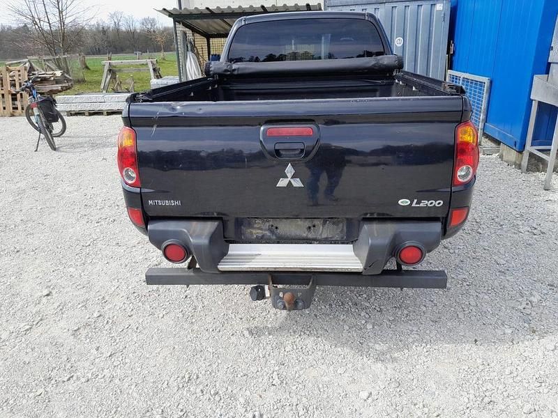 Gebraucht Mitsubishi L200 178 PS (130 kW) 2012 Schwarz Pickup