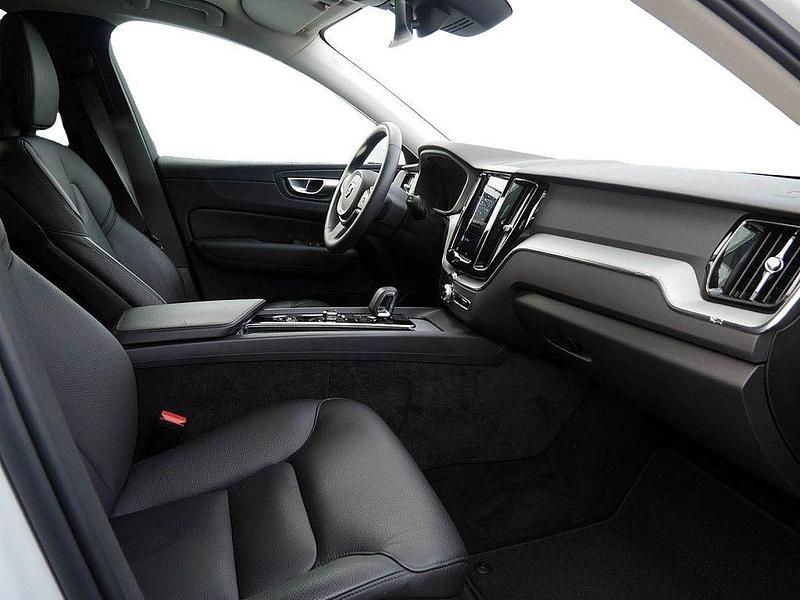 Gebraucht Volvo XC60 Core 197 PS (144 kW) 2023 Weiß SUV