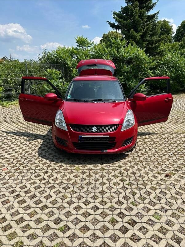 Rot Gebraucht 2013 Suzuki Swift Coupé | 6.500 € - Bild 1/4