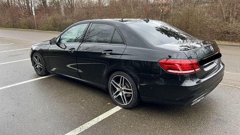 Schwarz Gebraucht 2015 Mercedes E200 Limousine | 8.900 € (Guter Preis) - Bild 1/4