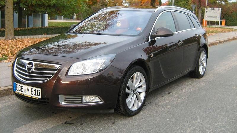 Gebraucht Opel Insignia 194 PS (142 kW) 2013 Braun Kombi