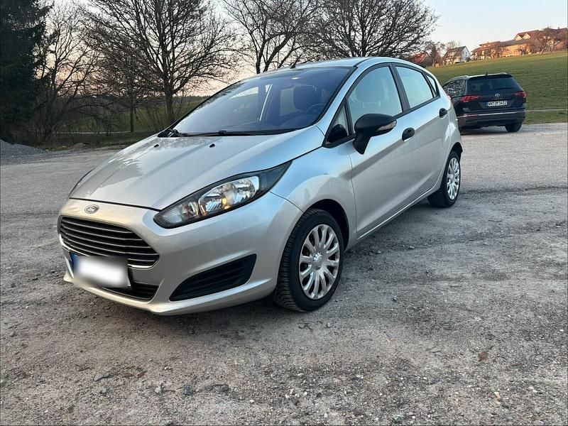 Gebraucht Ford Fiesta 105 PS (77 kW) 2016 Silber Kleinwagen