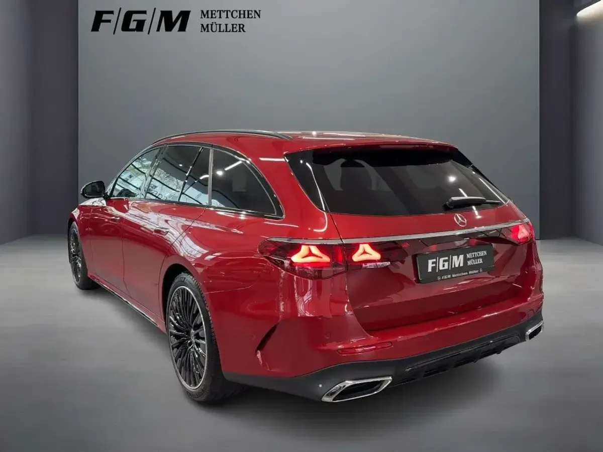 Gebraucht Mercedes E220 Advanced 197 PS (144 kW) 2025 Manufaktur lack manufaktur pat Kombi