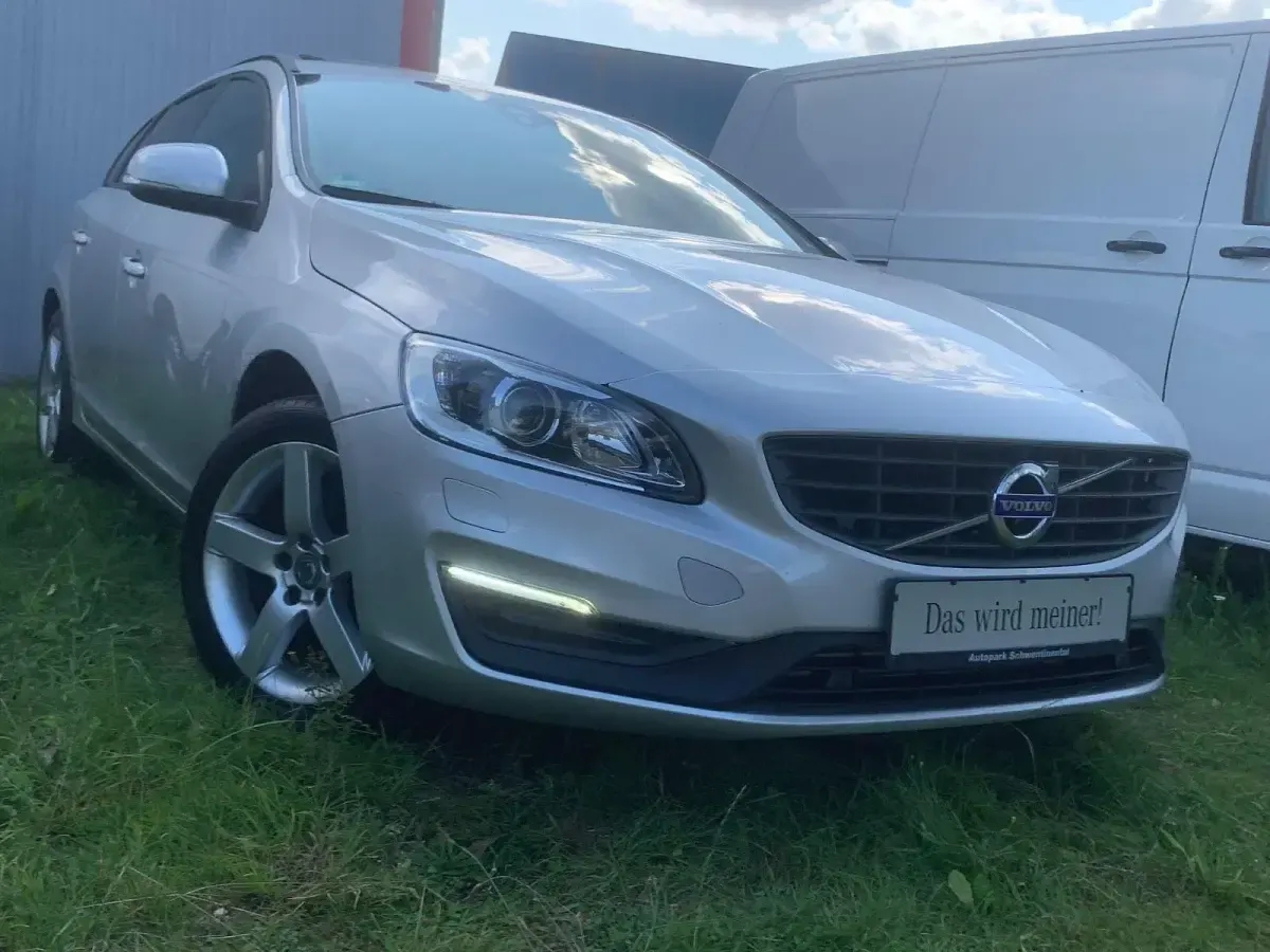Gebraucht Volvo V60 Business Edition 190 PS (139 kW) 2015 Silber Kombi