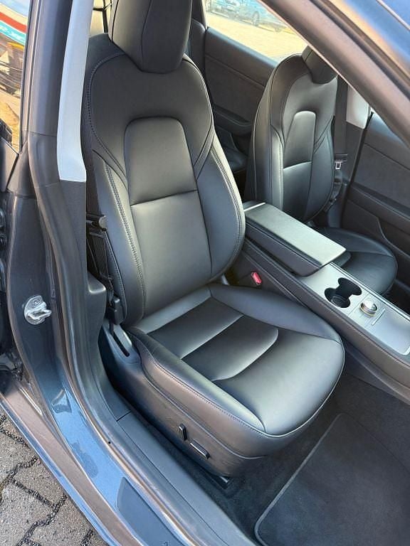 Gebraucht Tesla Model 3 Standard Range 208 kW (283 PS) 2022 Grau Limousine