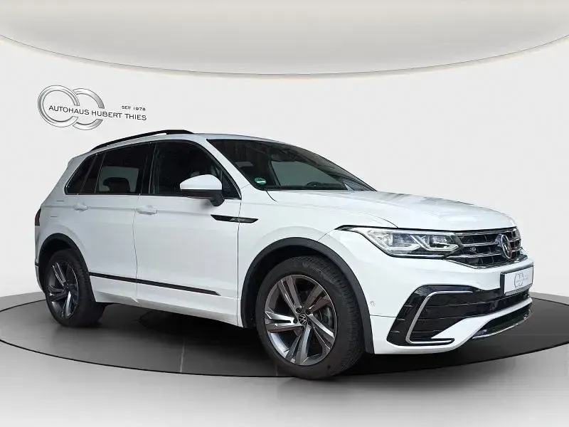 Gebraucht VW Tiguan R-line 150 PS (110 kW) 2023 Weiß SUV