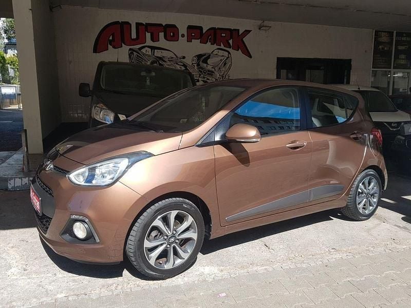 Braun Gebraucht 2014 Hyundai i10 Edition Kleinwagen | 6.390 € (Fairer Preis) - Bild 1/4