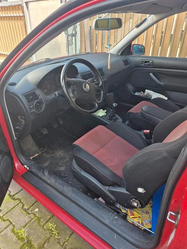 Rot Gebraucht 2001 VW Golf IV Highline Limousine | 600 € (Superpreis) - Bild 1/4