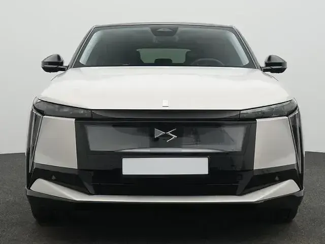 Gebraucht DS Automobiles N°8 180 kW (245 PS) 2025 Kristallgrau SUV