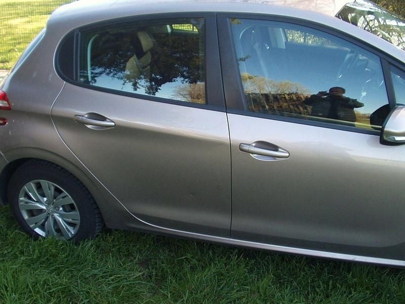 Gebraucht Peugeot 208 Active 82 PS (60 kW) 2012 Kleinwagen