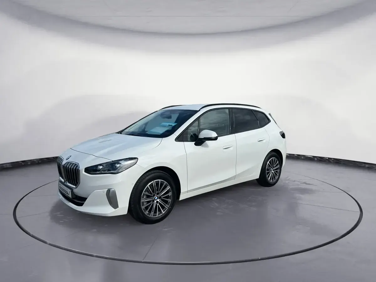 Gebraucht BMW 220 Active Tourer Sport Line 170 PS (125 kW) 2025 Weiß Van / Kleinbus
