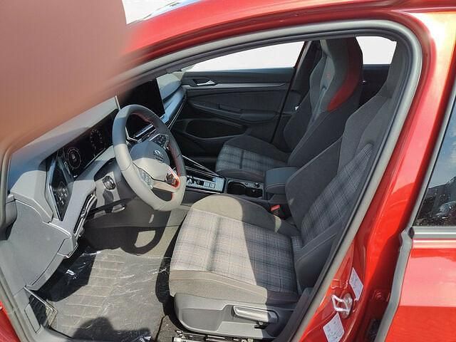 Gebraucht VW Golf VIII GTI 265 PS (194 kW) 2024 Kings red metallic Limousine