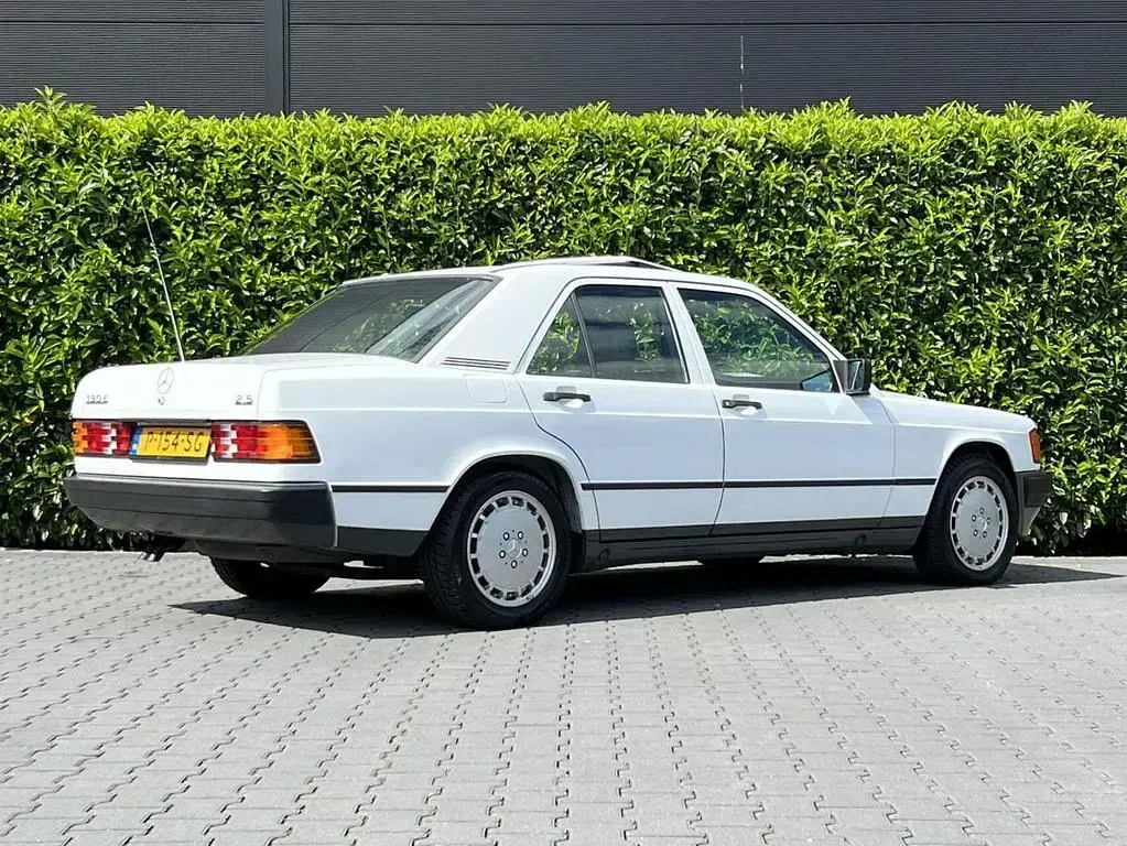 Gebraucht Mercedes 190 160 PS (117 kW) 1990 Weiß Limousine