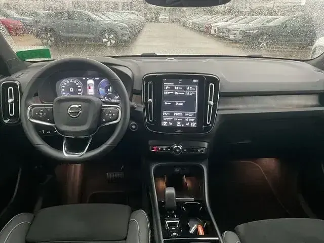 Gebraucht Volvo XC40 Plus 261 PS (191 kW) 2022 Crystal white SUV