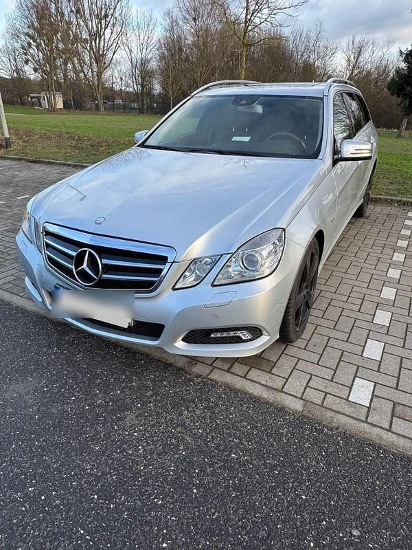 Silber Gebraucht 2010 Mercedes E350 Kombi | 7.500 € (Superpreis) - Bild 1/4