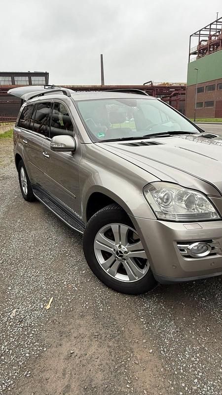 Grau Gebraucht 2007 Mercedes GL320 SUV | 12.000 € - Bild 1/4