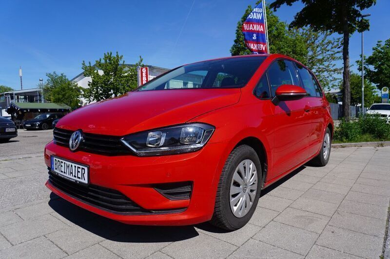 Orange Gebraucht 2016 VW Golf VII Trendline Limousine | 11.650 € (Superpreis) - Bild 1/4