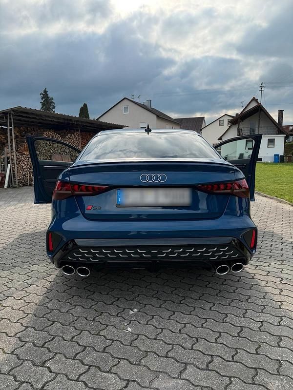 Gebraucht Audi S3 333 PS (244 kW) 2024 Blau Limousine