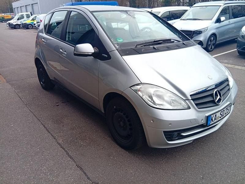 Gebraucht Mercedes A160 95 PS (69 kW) 2012 Silber Limousine