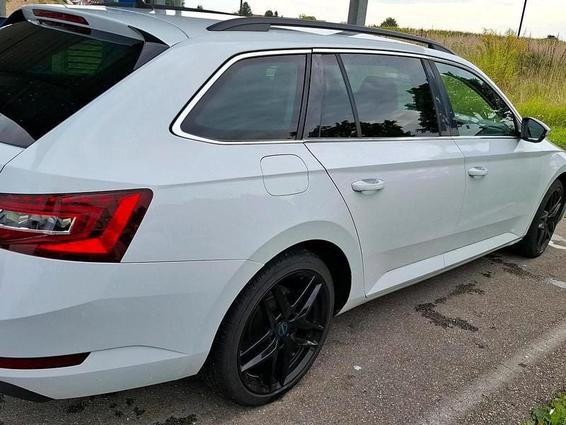 Gebraucht Skoda Superb 190 PS (139 kW) 2015 Weiß Kombi