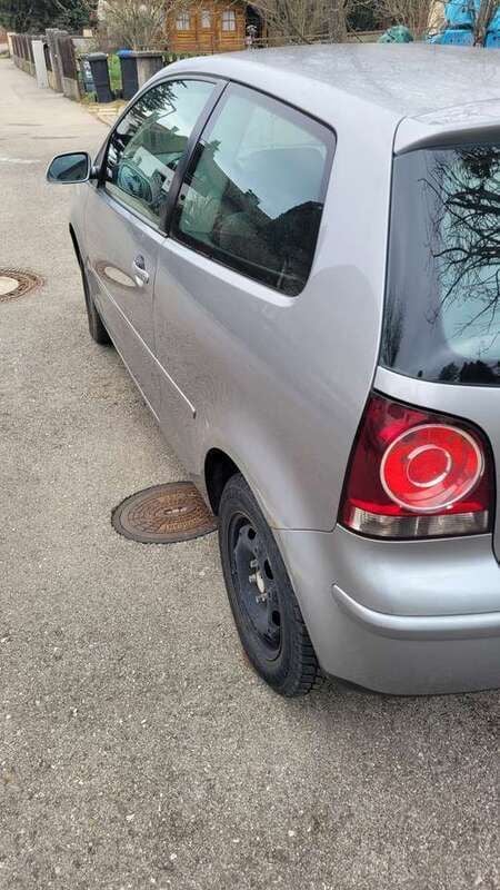 Grau Gebraucht 2009 VW Polo Edition Limousine | 850 € (Superpreis) - Bild 1/4