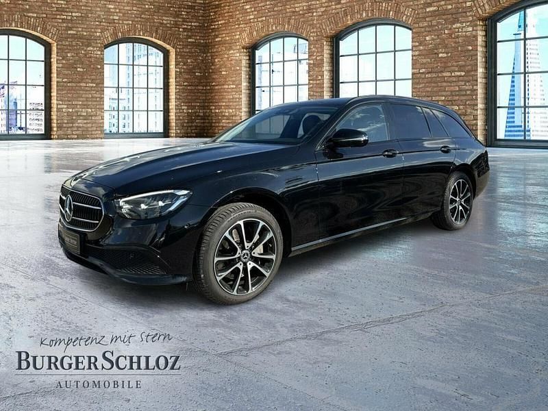 Unilack schwarz Gebraucht 2022 Mercedes E300 Night Kombi | 36.400 € (Fairer Preis) - Bild 1/4