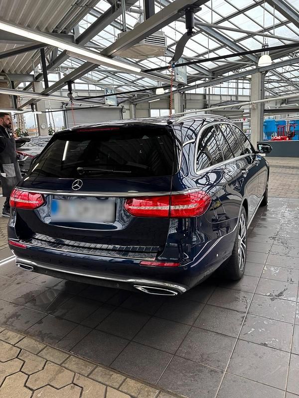 Gebraucht Mercedes E300 245 PS (180 kW) 2018 Blau Kombi