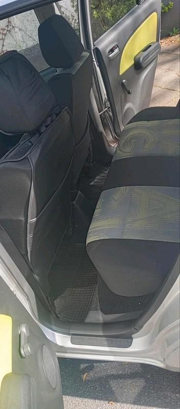 Gebraucht Opel Agila 105 PS (77 kW) 2011 Silber Kleinwagen