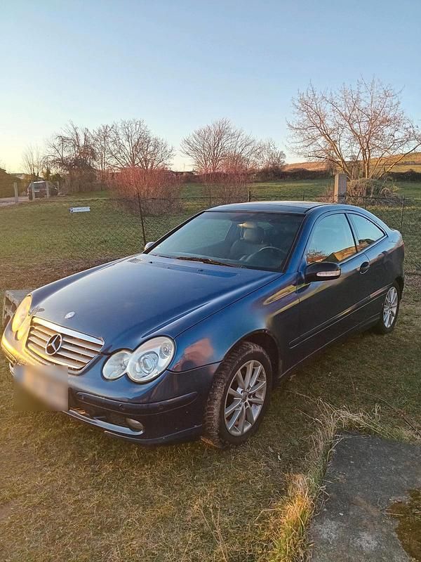 Gebraucht Mercedes C180 129 PS (94 kW) 2002 Blau Coupé