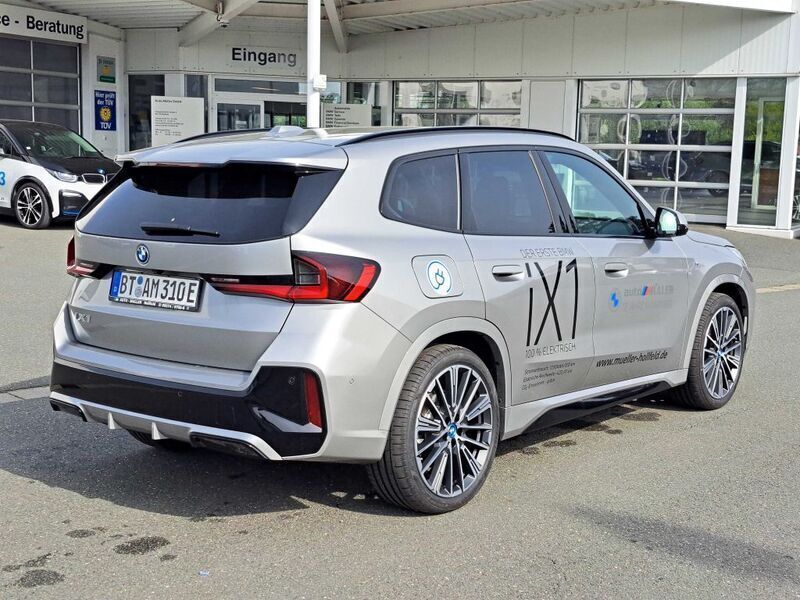 Gebraucht BMW iX1 M Sport 225 kW (306 PS) 2023 Grau SUV