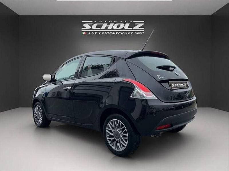 Gebraucht Lancia Ypsilon Gold 69 PS (50 kW) 2011 Schwarz Kleinwagen