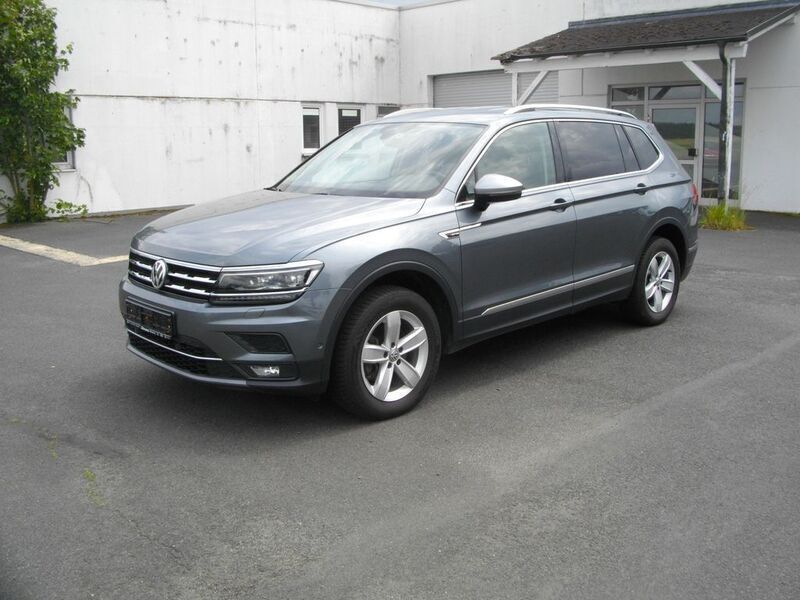 Grau Gebraucht 2020 VW Tiguan Allspace Highline SUV | 26.000 € (Guter Preis) - Bild 1/4