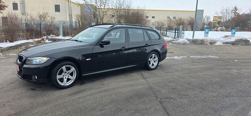 Schwarz Gebraucht 2009 BMW 320 Kombi | 4.390 € (Guter Preis) - Bild 1/4