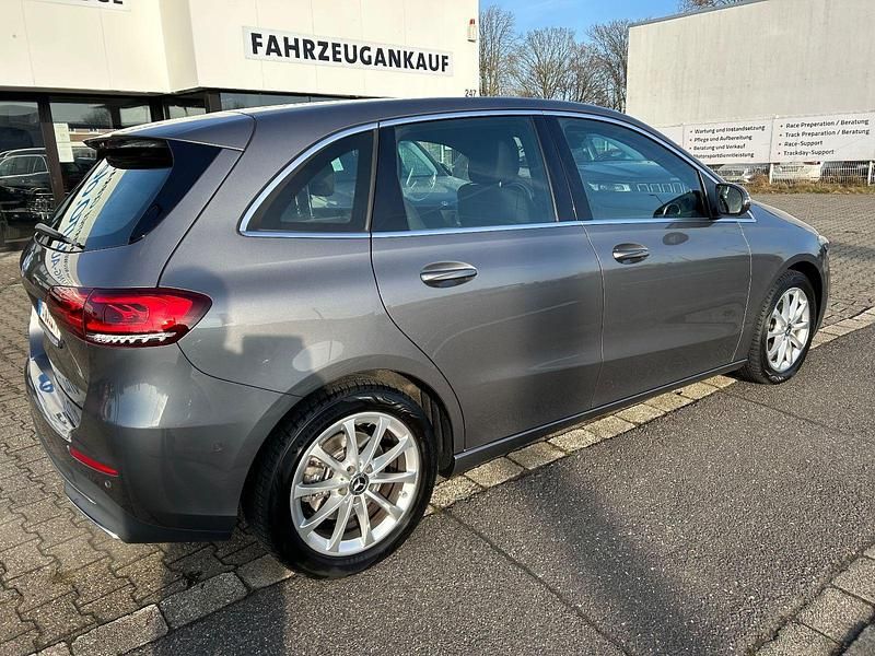 Gebraucht Mercedes B200 Progressive 163 PS (119 kW) 2020 Grau Van / Kleinbus