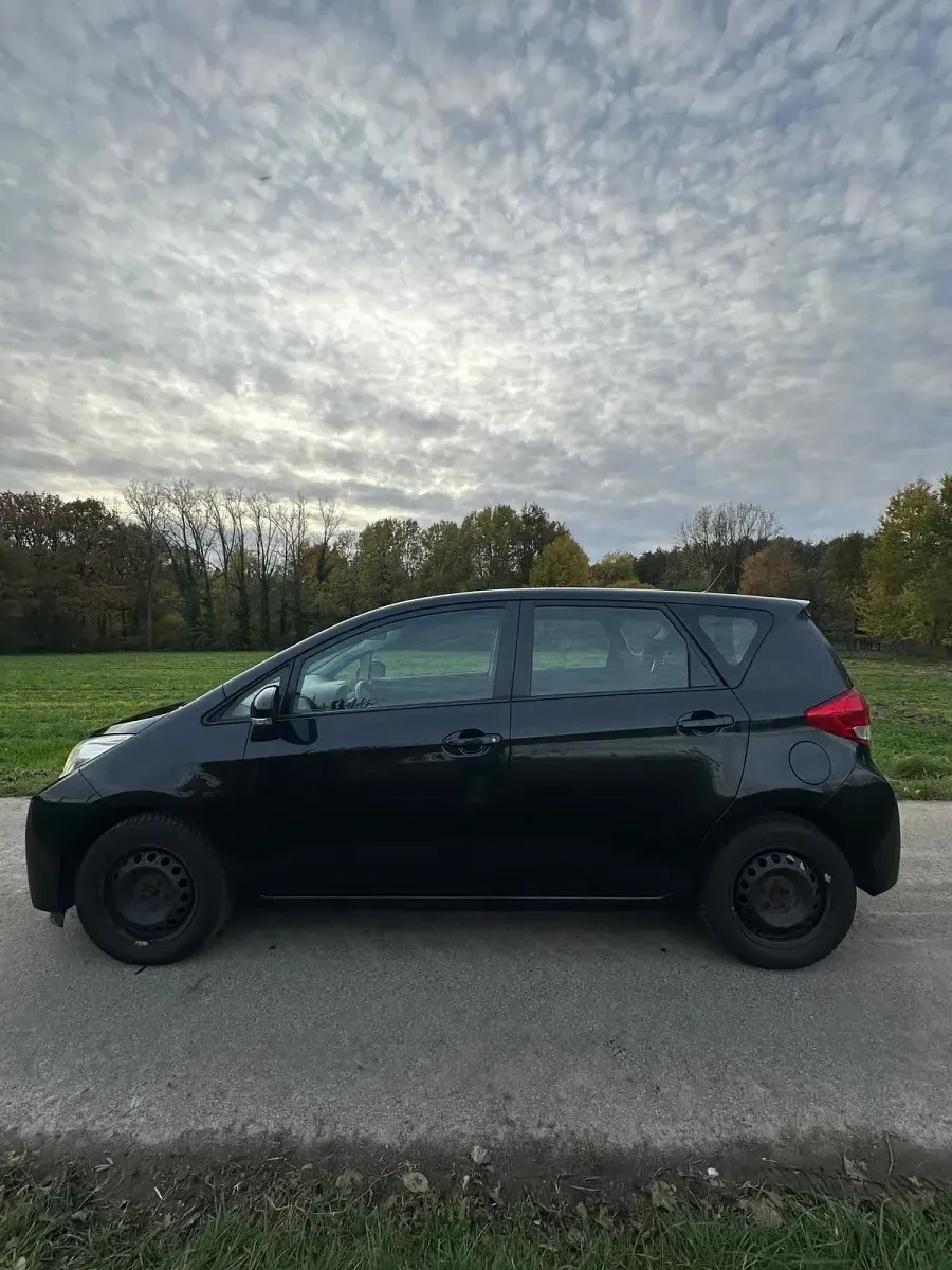 Gebraucht Subaru Trezia 90 PS (66 kW) 2010 Schwarz Kleinwagen
