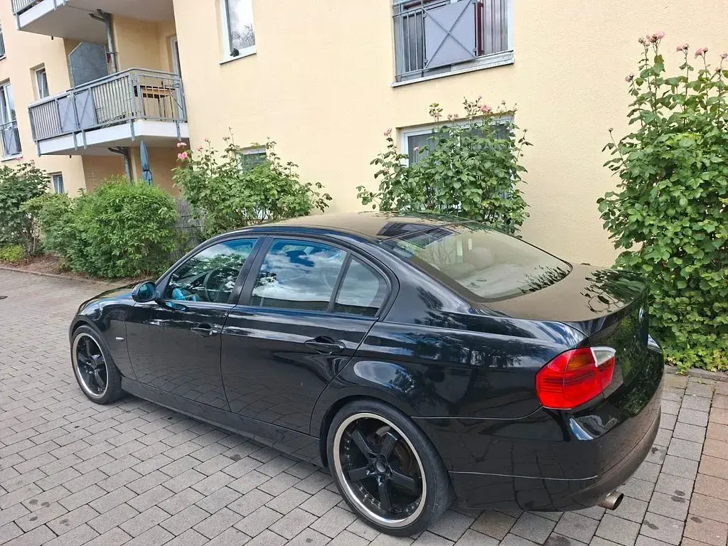 Gebraucht BMW 318 129 PS (94 kW) 2007 Silber Limousine