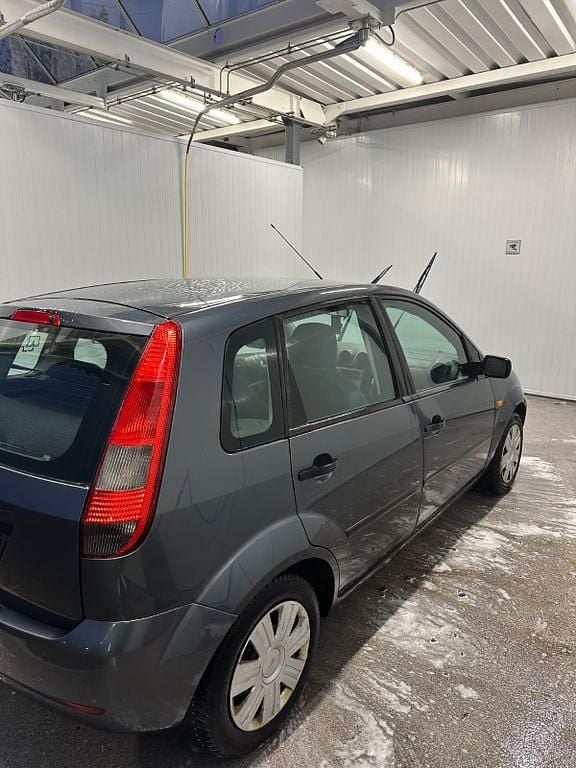 Grau Gebraucht 2005 Ford Fiesta Kleinwagen | 1.399 € (Guter Preis) - Bild 1/4