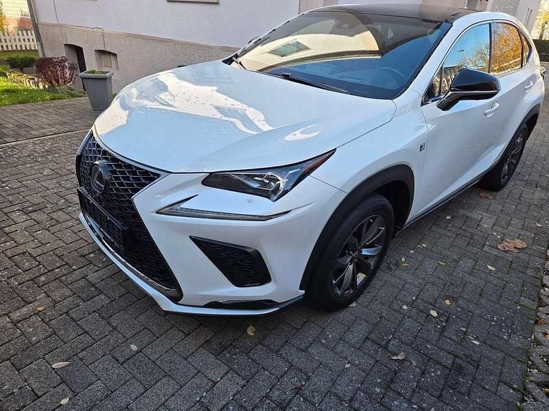 Weiß Gebraucht 2018 Lexus NX300h E-FOUR F-Sport SUV | 25.999 € (Etwas zu teuer) - Bild 1/4