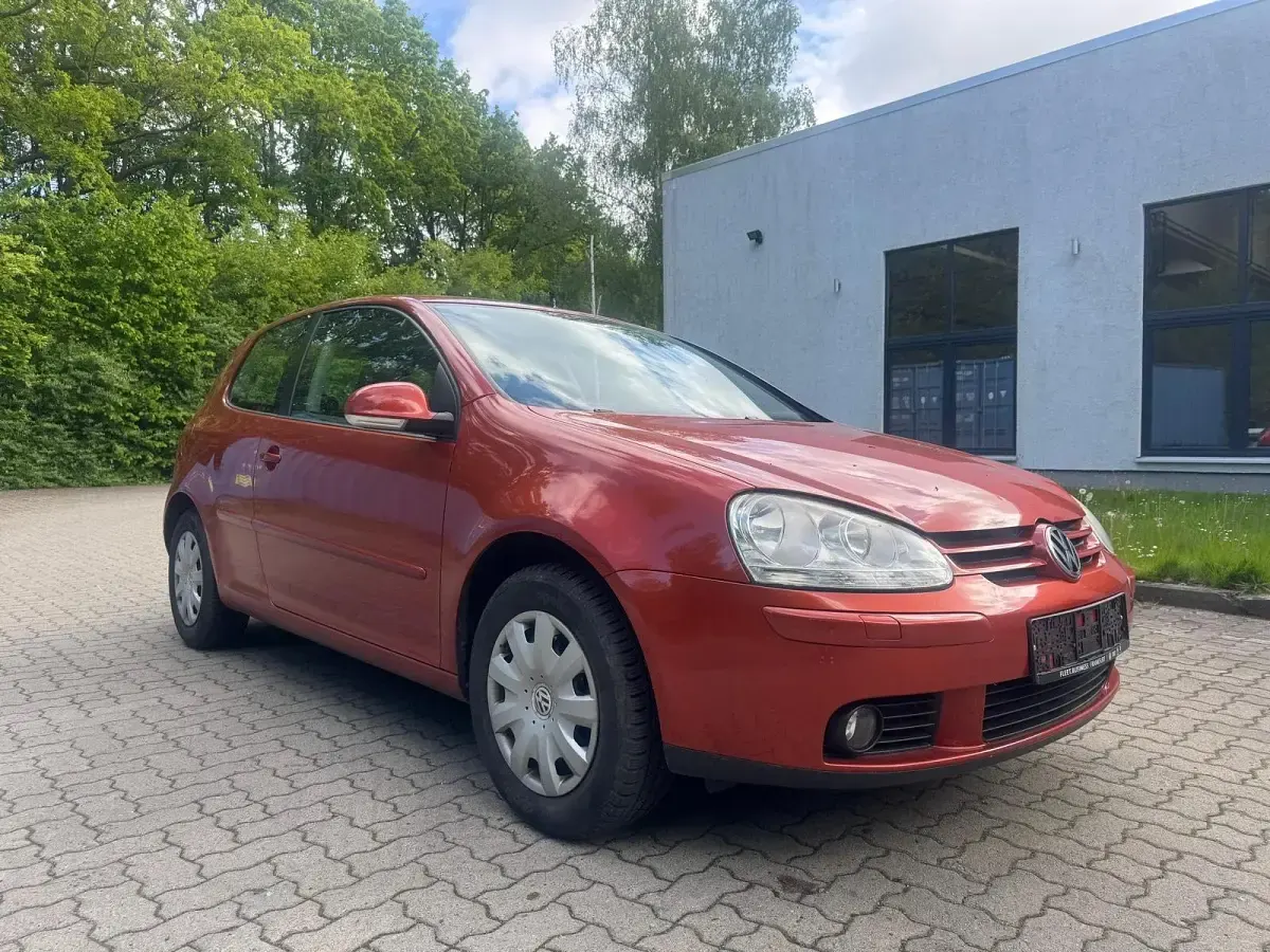 Używany VW Golf Goal 80 KM (58 kW) 2006 Pomarańczowy Coupe